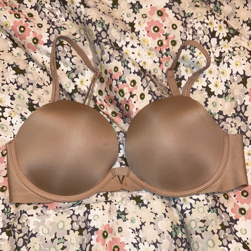 Women’s Victoria’s Secret nude Very Sexy push up plunge bra